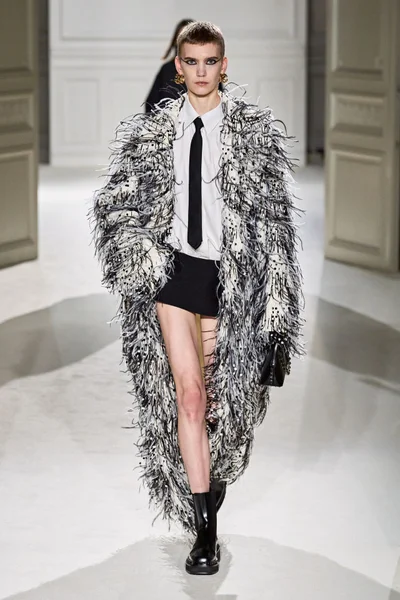 Look 3